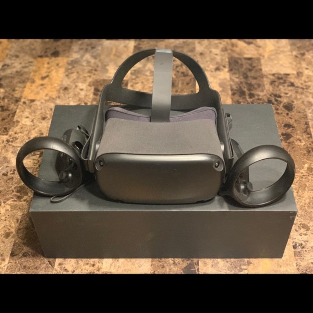 Oculus Quest All-in-one VR Gaming Headset (128gb)